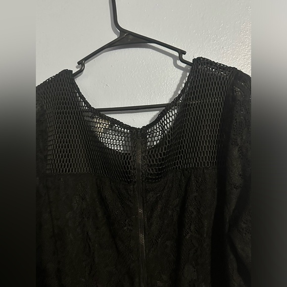 6TH & LANE BLACK LACE PEPLUM TOP - Picture 3 of 4